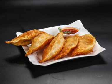 Kafkas geleneksel mutfağı - et ve baharatlı cheburek