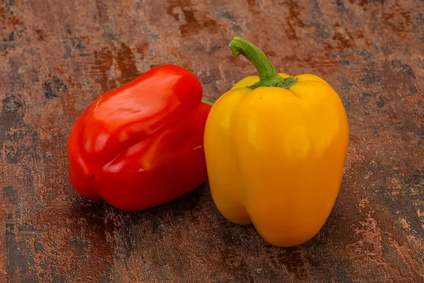 Two Ripe Sweet Bulgarian Bell Peppers — Stock Photo, Image