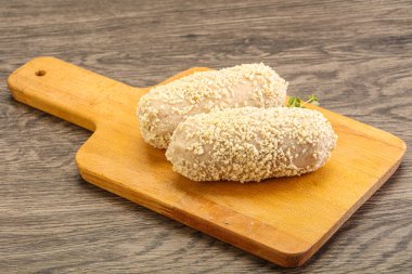 Fırında pişmemiş tavuk pirzolası.