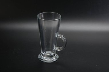 İzole edilmiş içecekler için boş cam bardak