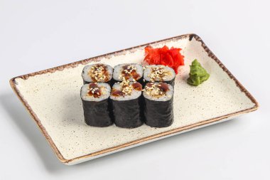 Japon maki peyniri, yılan balığı, nori ve pilav.