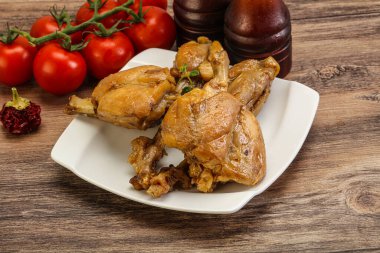 Tatlı ve baharatlı soslu tavşan yahnisi.