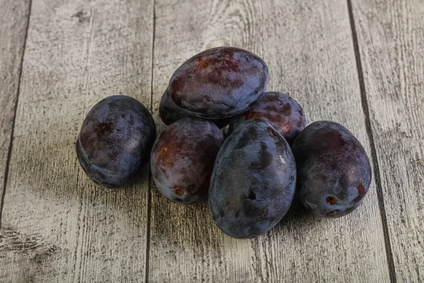 Paarse Zoete Rijpe Smakelijke Pruimenhoop — Stockfoto