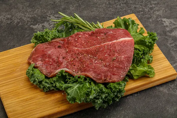 Baharatlı Izgara Için Çiğ Biftek — Stok fotoğraf