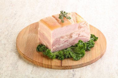 Ev yapımı domuz pastırması.