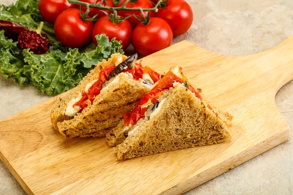 Сэндвичи Баклажанами Сыром — стоковое фото