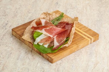 Lezzetli İspanyol jambonu dilimleri kurutulmuş domuz eti