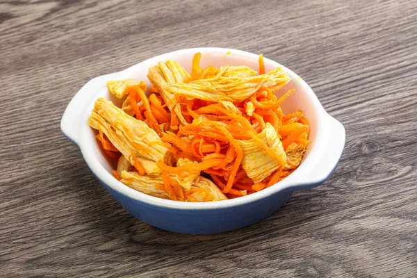 Havuçlu ve baharatlı Kore soya kuşkonmazı.