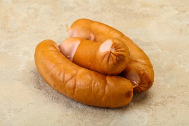 Haşlama için doğal domuz eti sosisi. 