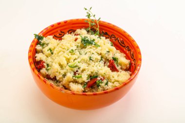 Vejetaryen yemeği - sebzeli kuskus ve maydanoz.