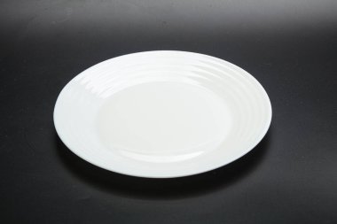 Siyahın üzerine servis için beyaz leke.