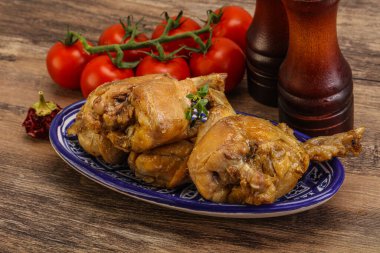 Tatlı ve baharatlı soslu tavşan yahnisi.