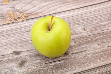 Olgun ve tatlı yeşil elma