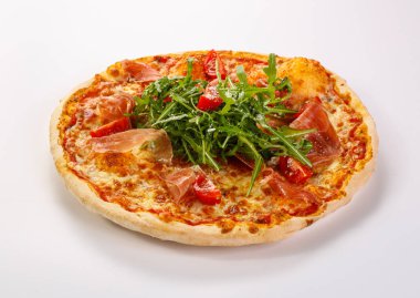 Parmalı pizza, peynir ve roka.