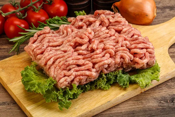 Rått Fläskmalet Kött Över Bord För Matlagning — Stockfoto