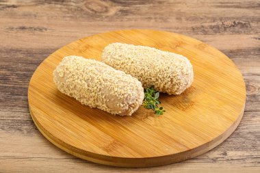 Fırında pişmemiş tavuk pirzolası.