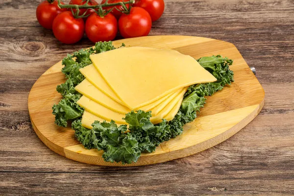 Dilimlenmiş Gauda peyniri.