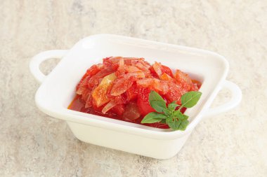 Sebzeli Macaristan vejetaryen Lecho atıştırması