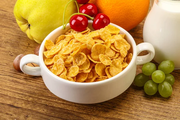Desayuno Con Copos Maíz Frutas Leche —  Fotos de Stock