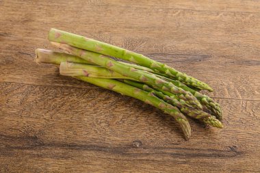 Çiğ, taze kuşkonmaz. Beslenme mutfağı için.