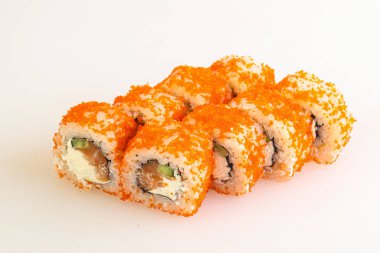 Somon, nori ve pirinçli geleneksel Japon dürümü.