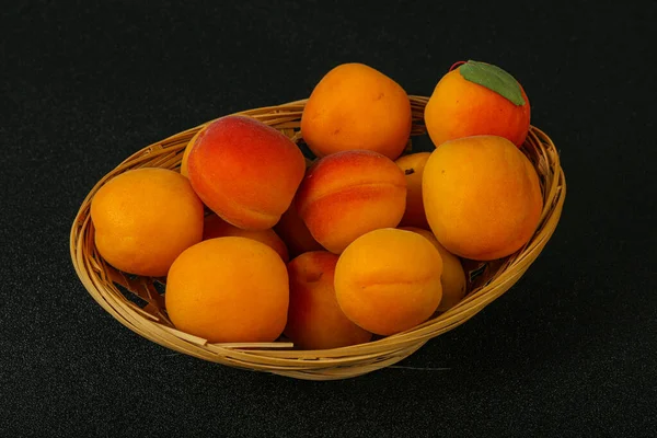 Fresh Ripe Sweet Few Apricots Fruit — Stock Photo, Image