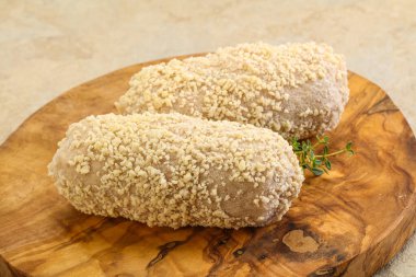 Fırında pişmemiş tavuk pirzolası.