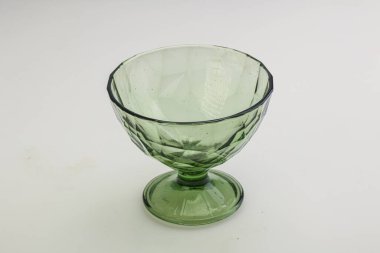 Mutfak için renkli boş kase izole