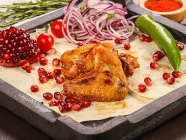 Tavuk ızgara soğan halkaları.