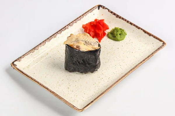 Sushi Japonés Gunkan Con Anguila Salsa Picante —  Fotos de Stock
