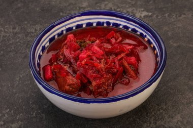 Rus geleneksel lahana ve sığır eti çorbası