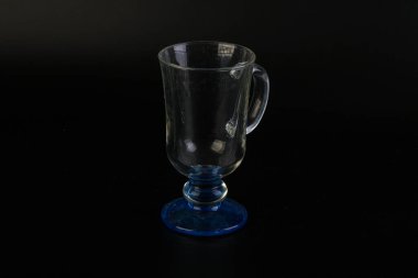 İzole edilmiş içecekler için boş cam bardak