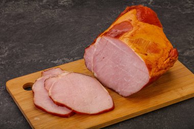 Baharatlı ve otlu füme domuz aslanı.