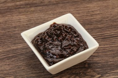 Kasede acı biber sosu var.