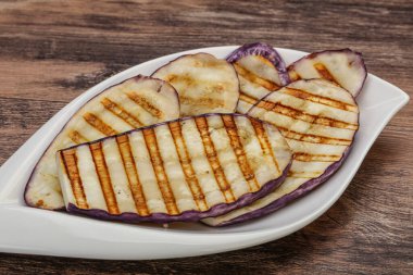 Izgara graffiti yumurta dilimleri ve zeytinyağı.