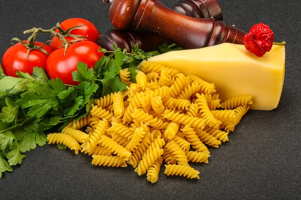 Pasta Italiana Cruda Girandole Cottura Verdure Servite — Foto Stock