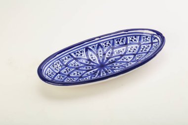 Mutfak için renkli boş kase izole