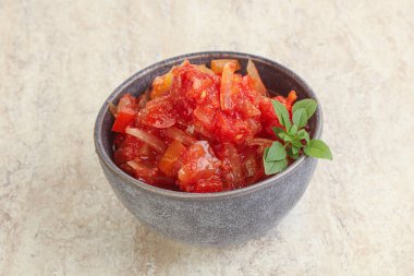 Sebzeli Macaristan vejetaryen Lecho atıştırması