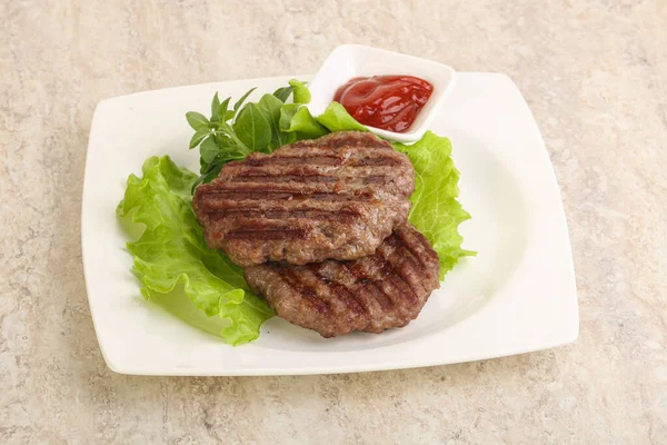 Gegrilltes Rindfleisch Burger Schnitzel Mit Tomatensauce — Stockfoto