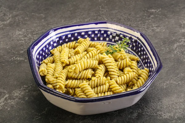 Italiensk Pasta Fusilli Med Pestosås — Stockfoto