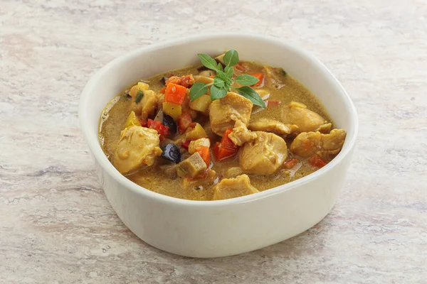 Gelbes Thai Curry Mit Huhn Und Gemüse — Stockfoto