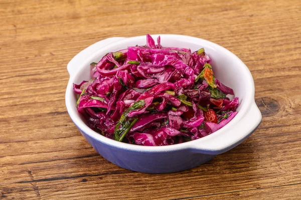 Eingelegter Rotkohl Mit Kräutern Und Gewürzen — Stockfoto