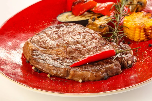 Delikátní Steak Ribeye Grilovanou Zeleninou — Stock fotografie