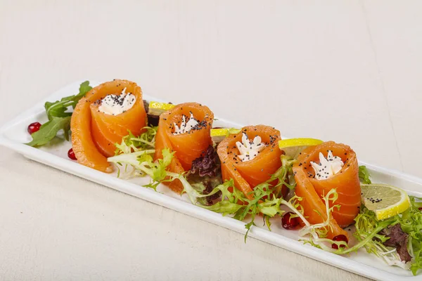 Salmão Rolado Com Lanche Queijo Creme — Fotografia de Stock