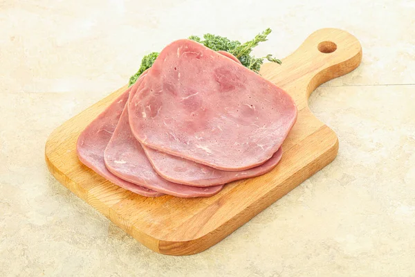 Sliced Beef Ham Lanche Sobre Bordo — Fotografia de Stock