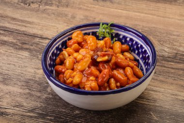 Domates sosunda çeşitli böbrekler pişirdim.