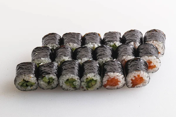 Set Sushi Rollo Japonés Con Pescado — Foto de Stock