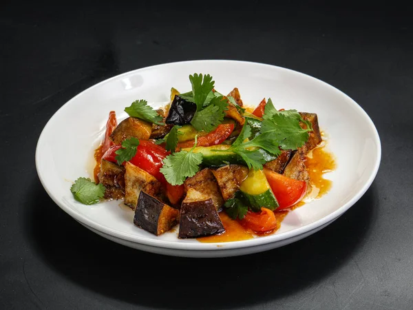 Légumes Asiatiques Frits Aux Herbes Sauce — Photo