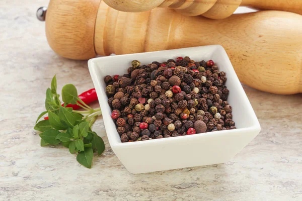 Lezzetli Peppercorn Karışımı Klozette — Stok fotoğraf