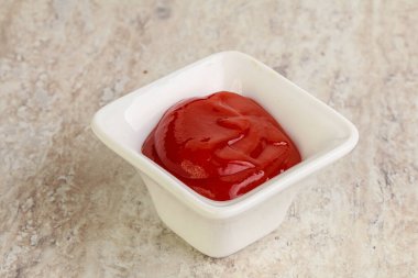 Sıcak ve baharatlı Sriracha sosu kasede